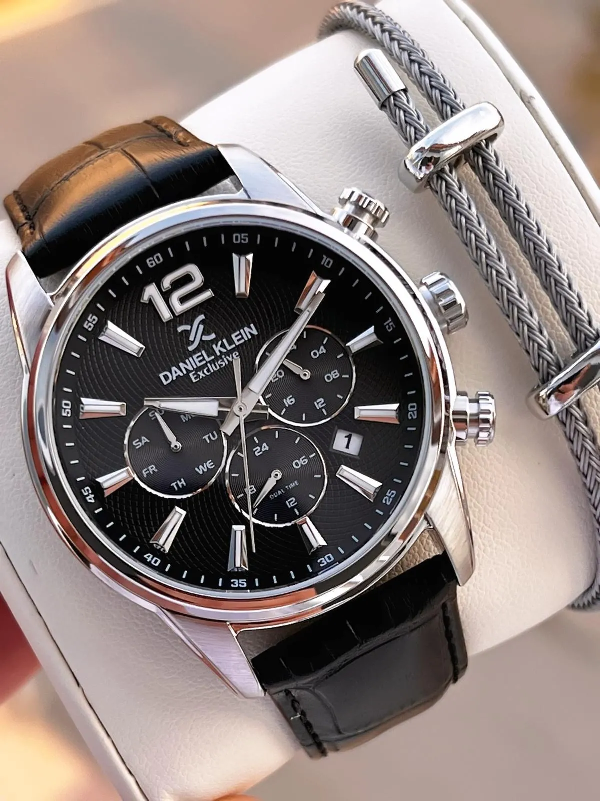 Daniel Klein Deri Kordon İç Kadran Fonksiyonları Aktif 3 Atm Suya Dayanıklı Erkek Kol Saati E14063-1