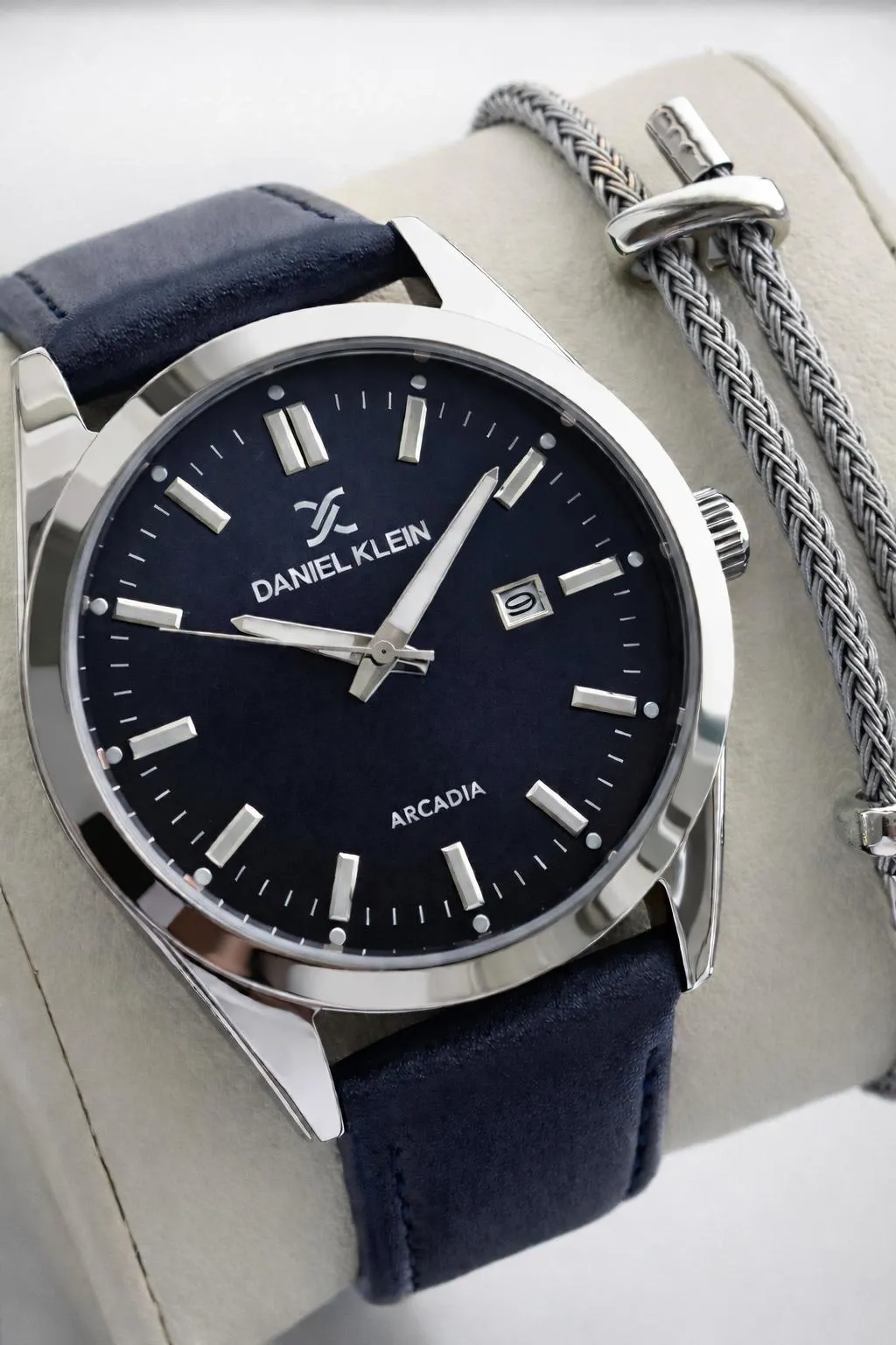 Daniel Klein Deri Kordon Takvimli Kadran 2 Yıl Garantili 3 Atm Dayanıklı Erkek Kol Saati E14272-2