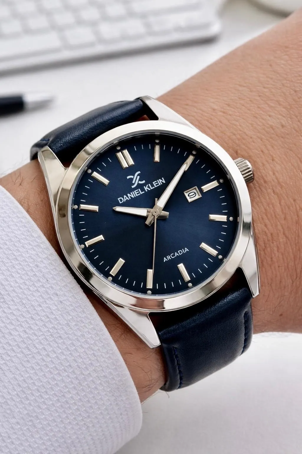 Daniel Klein Deri Kordon Takvimli Kadran 2 Yıl Garantili 3 Atm Dayanıklı Erkek Kol Saati E14272-2