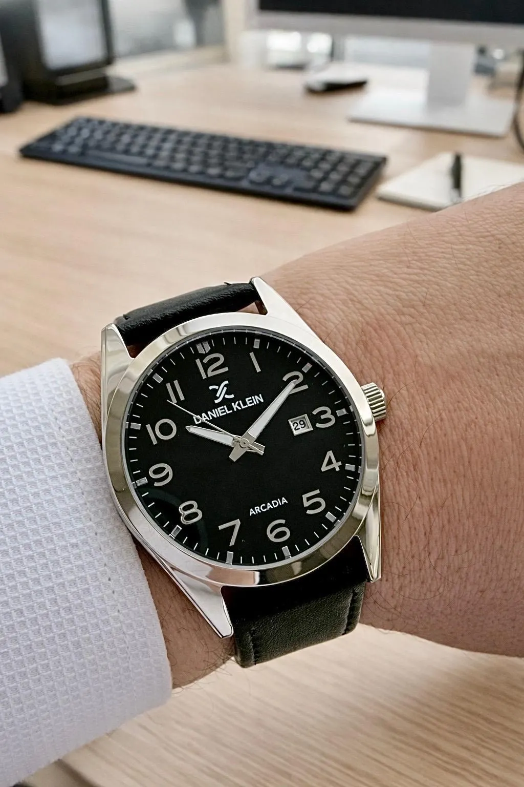 Daniel Klein Deri Kordon Takvimli Kadran 2 Yıl Garantili 3 Atm Dayanıklı Erkek Kol Saati ES14272-6