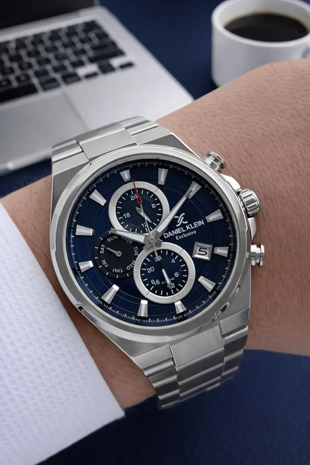 Daniel Klein Erkek Kol Saati 30 Metre Suya Dayanıklı Çelik Kordon + Bileklik Hediyeli VS.BLKT.0812