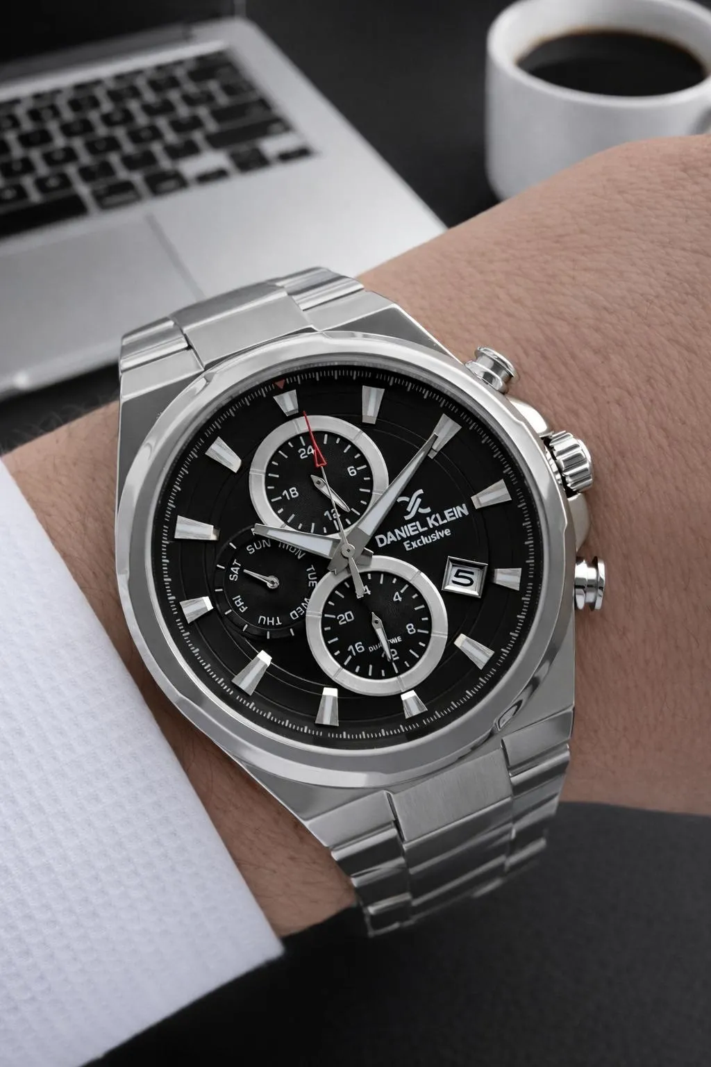 Daniel Klein Erkek Kol Saati 30 Metre Suya Dayanıklı Çelik Kordon + Bileklik Hediyeli VS.BLKT.0813