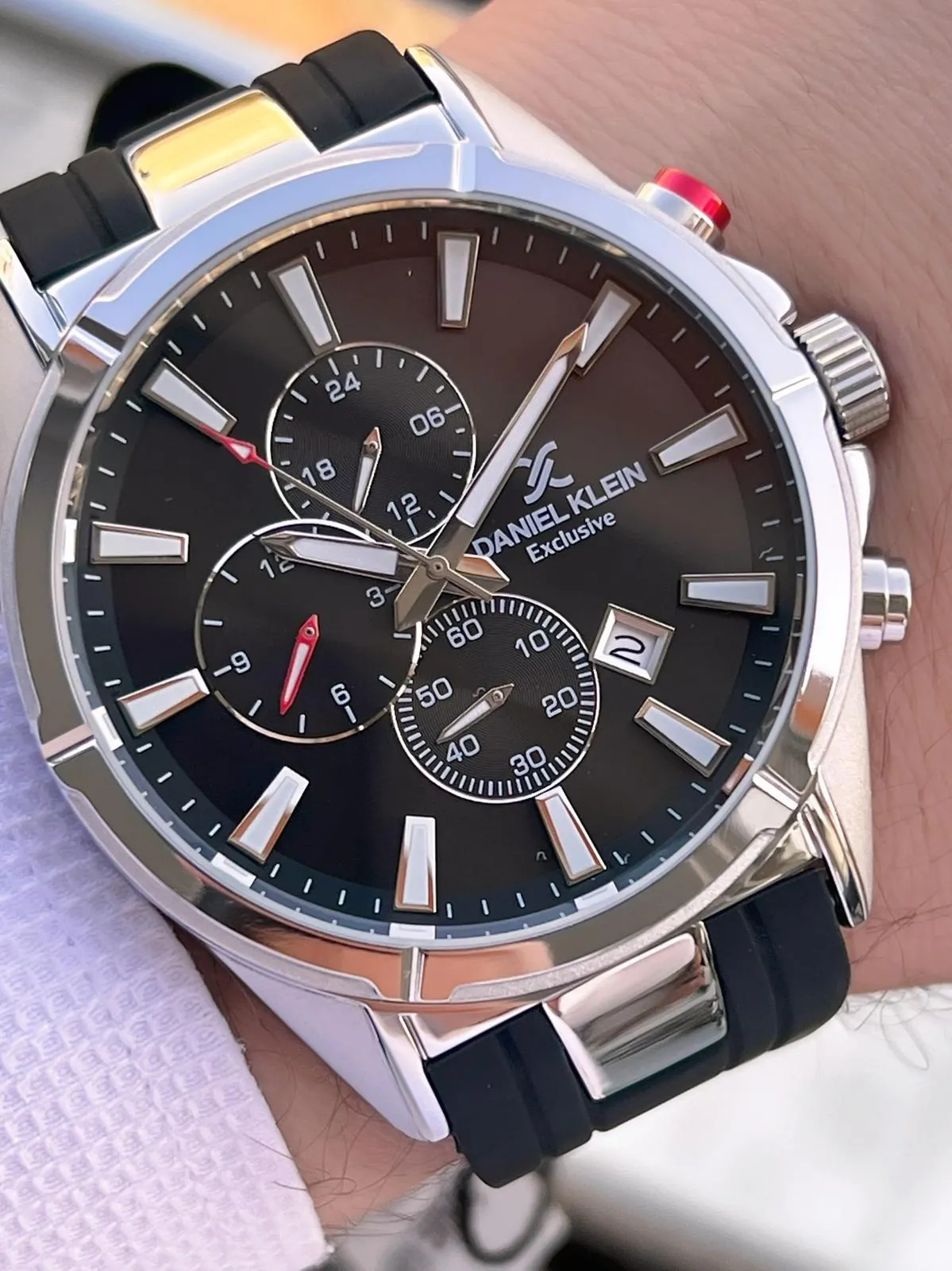 Daniel Klein Erkek Kol Saati 30 Metre Suya Dayanıklı Silikon Kordon + Bileklik Hediyeli VS.BLKT.0713