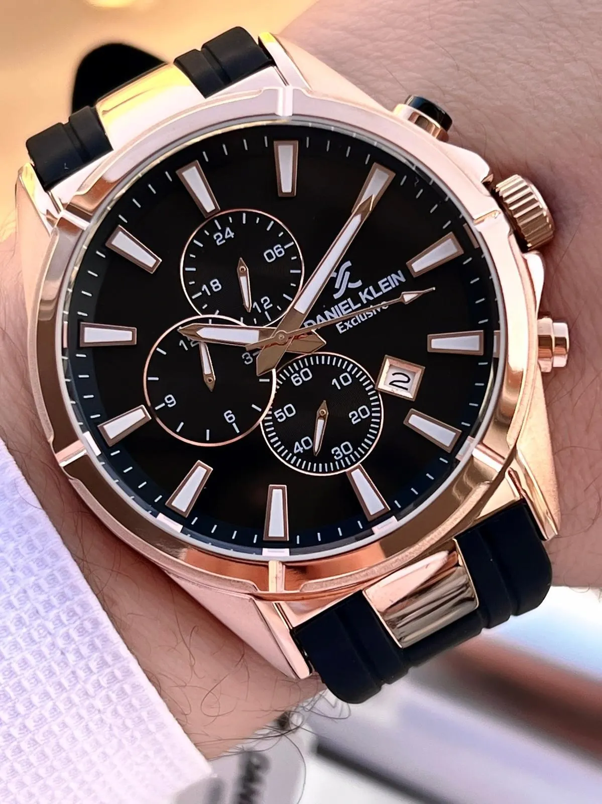 Daniel Klein Erkek Kol Saati 30 Metre Suya Dayanıklı Silikon Kordon + Bileklik Hediyeli VS.BLKT.0716