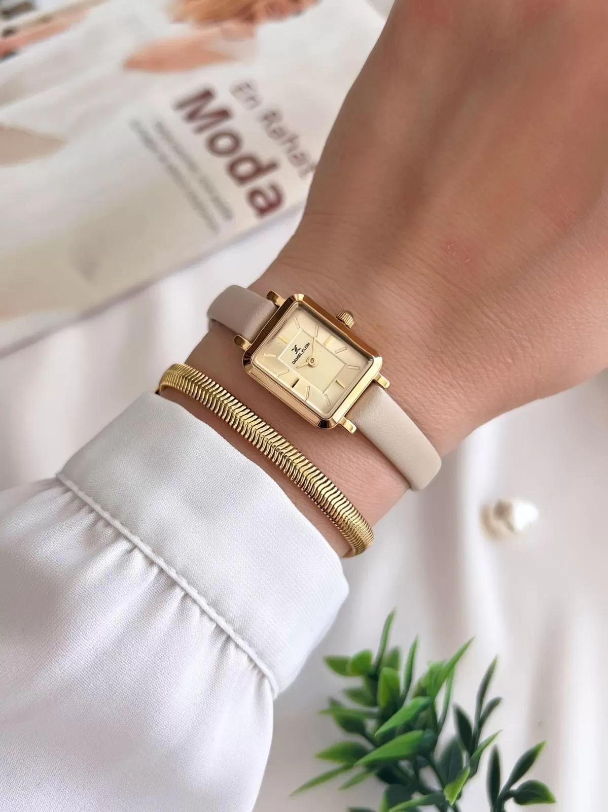 Daniel Klein Minimalist Model Deri Kordon 3 Atm Suya Dayanıklı Özel Tasarım Kadın Kol Saat+Bileklik VS.BLKT.0438