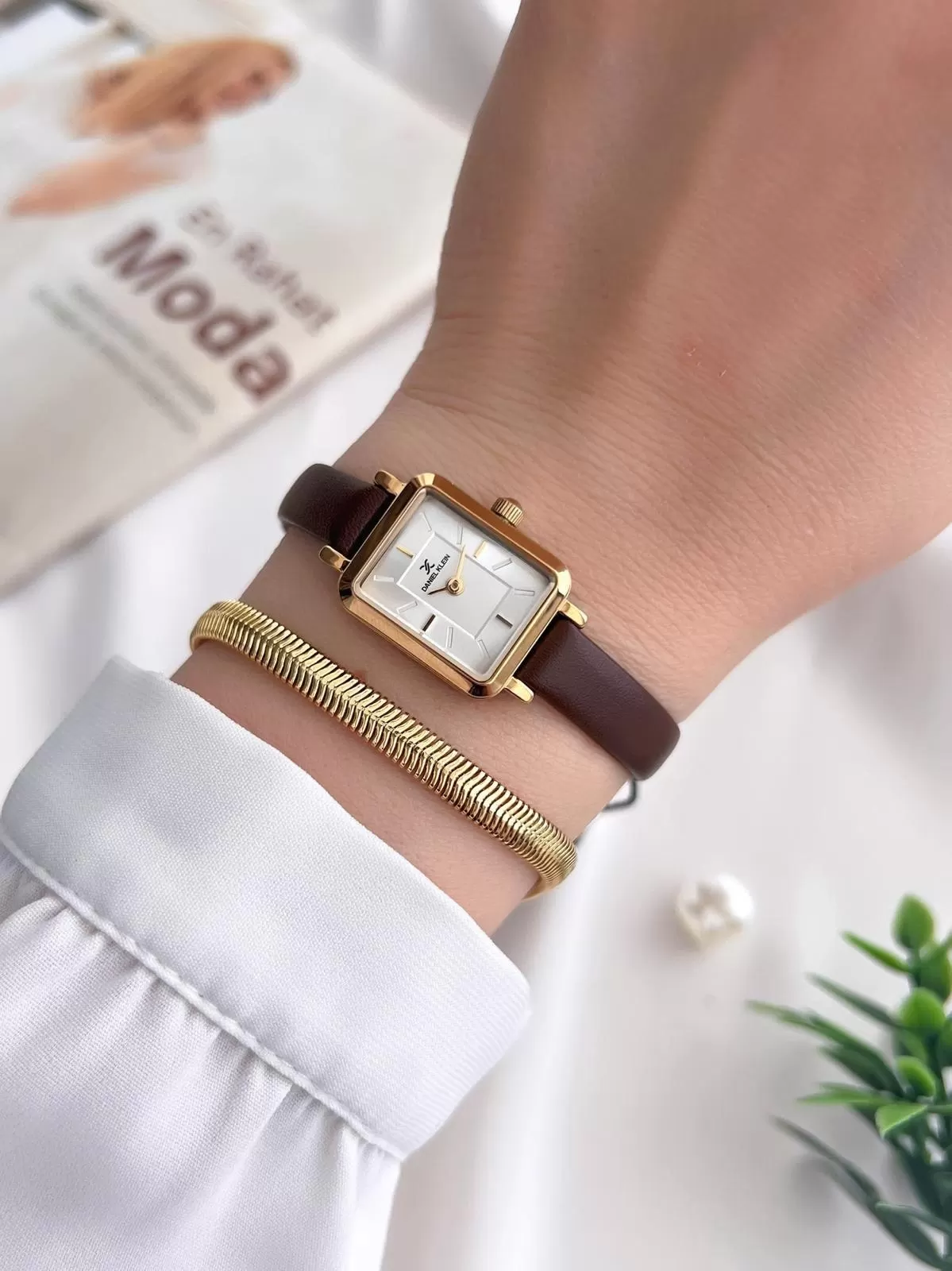 Daniel Klein Minimalist Model Deri Kordon 3 Atm Suya Dayanıklı Özel Tasarım Kadın Kol Saat+Bileklik VS.BLKT.0440