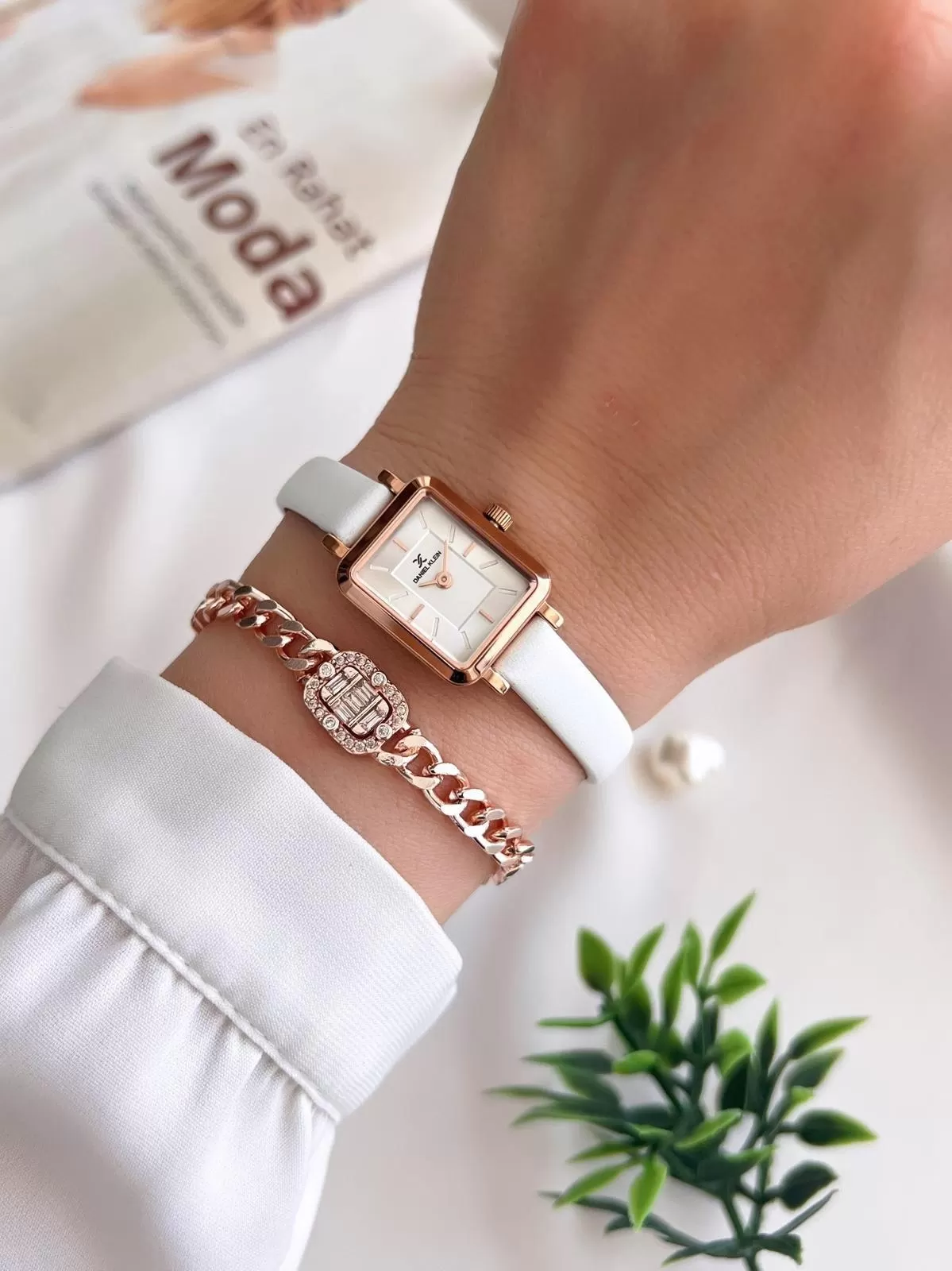 Daniel Klein Minimalist Model Deri Kordon 3 Atm Suya Dayanıklı Özel Tasarım Kadın Kol Saat+Bileklik VS.BLKT.0441