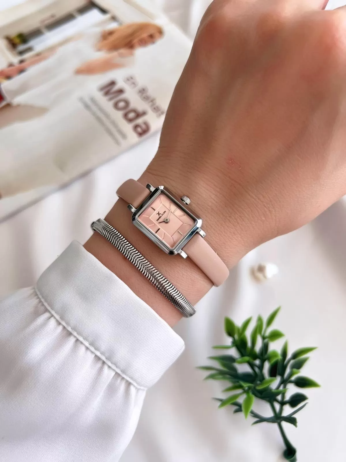 Daniel Klein Minimalist Model Deri Kordon 3 Atm Suya Dayanıklı Özel Tasarım Kadın Kol Saat+Bileklik VS.BLKT.0439