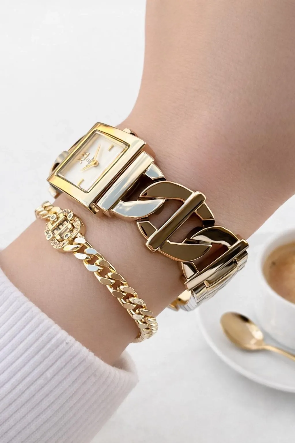 Essence Çelik Kordon Kararma Yapmaz 3 Atm Suya Dayanıklı Kadın Kol Saati + Bileklik VS.BLKT.0828