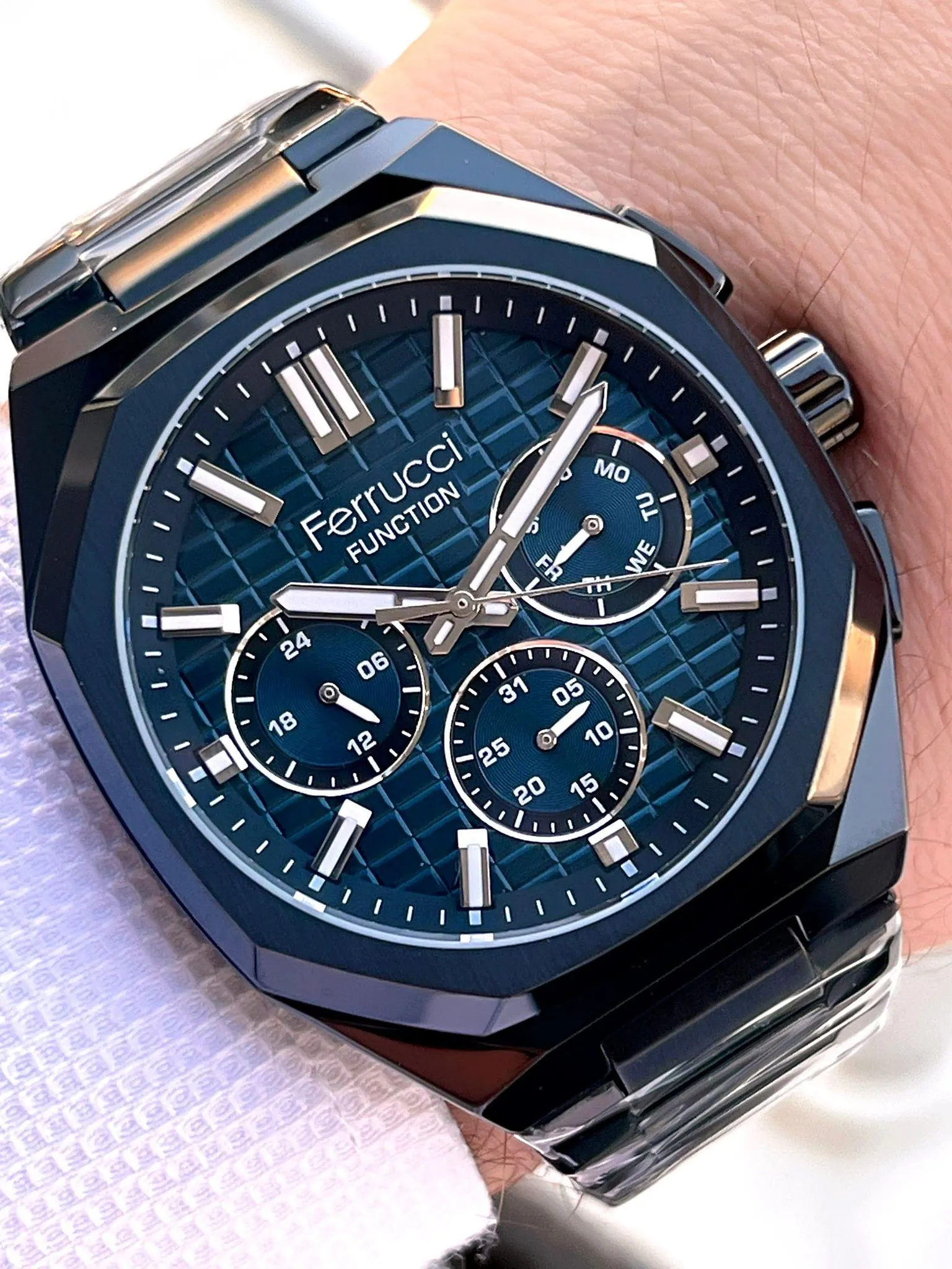 Ferrucci 2 Yıl Garantili Çelik Kordon İç Kadran Özellikleri Aktif 3 Atm Erkek Kol Saati EF.03372.02