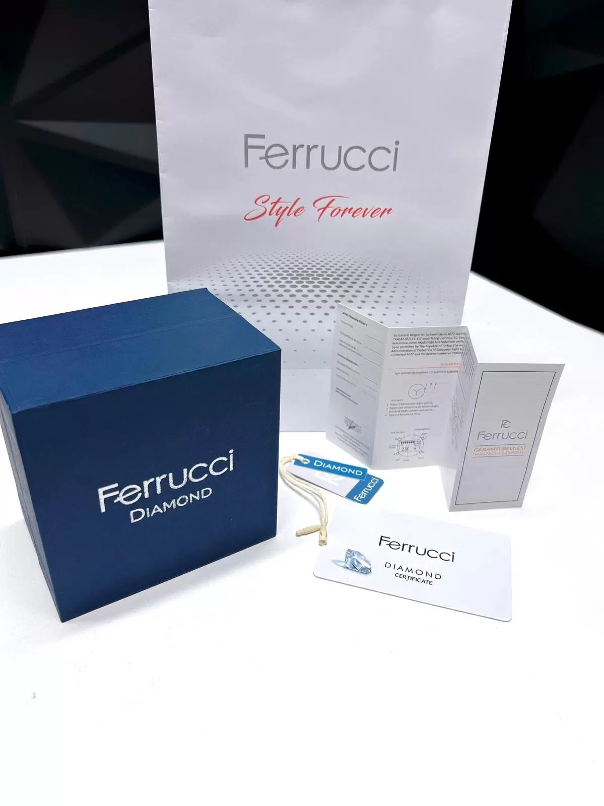 Ferrucci Diamond Pırlanta Taşlı Ve Sertifikalı Özel Kutulu Kadın Kol Saati+Bileklik BFC.01118-01