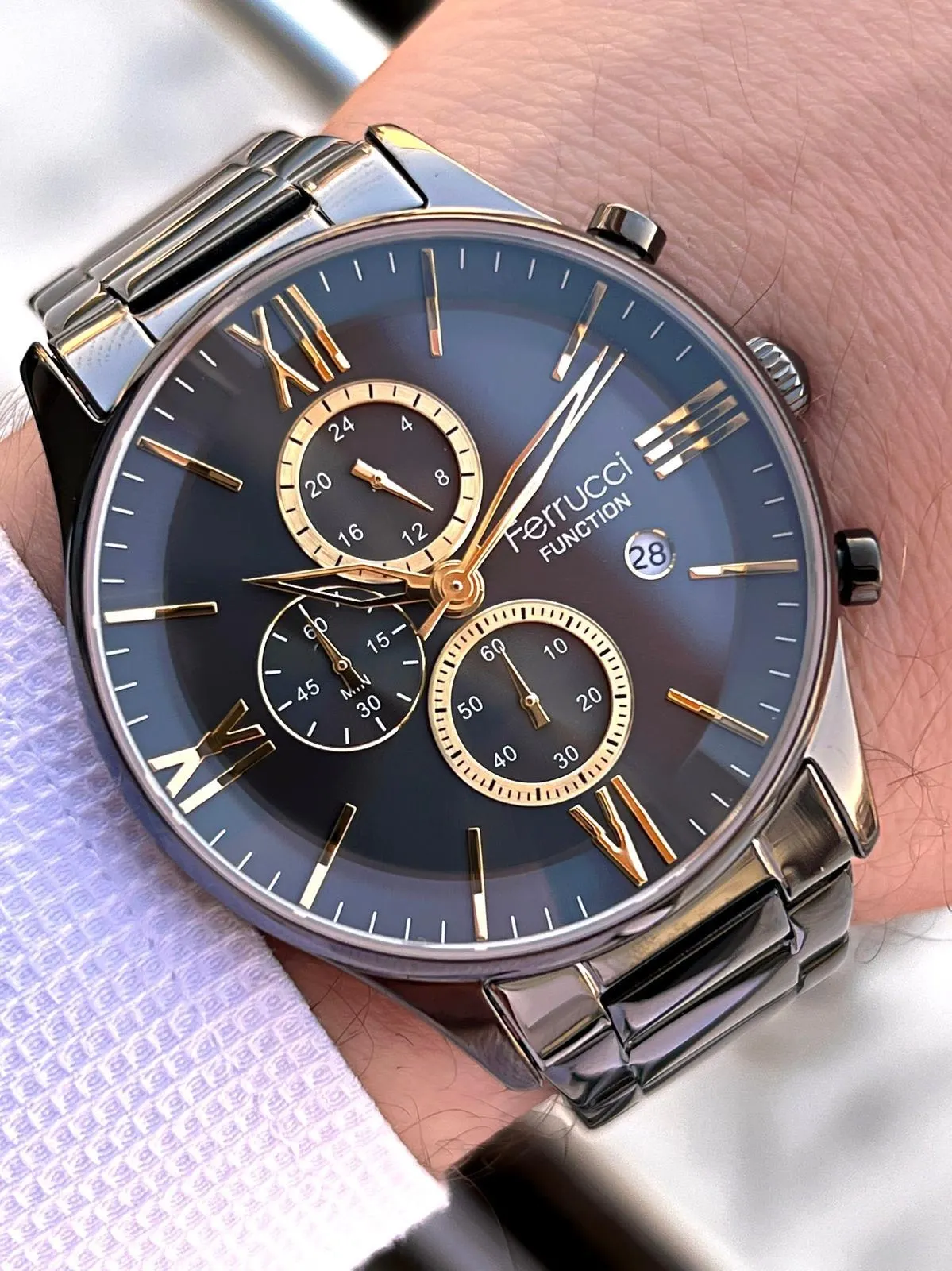 Ferrucci İç Fonksiyonları Aktif Takvim Ve Gün 30mt Suya Dayanıklı Çelik Kordon Erkek Kol Saati VS.BLKT.0600