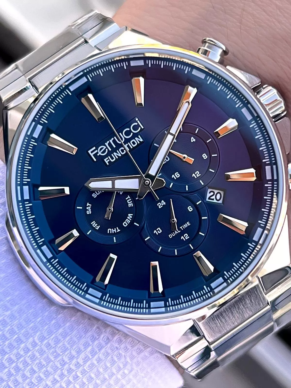 Ferrucci İç Fonksiyonları Aktif Takvim Ve Gün 30mt Suya Dayanıklı Çelik Kordon Erkek Kol Saati VS.BLKT.0460