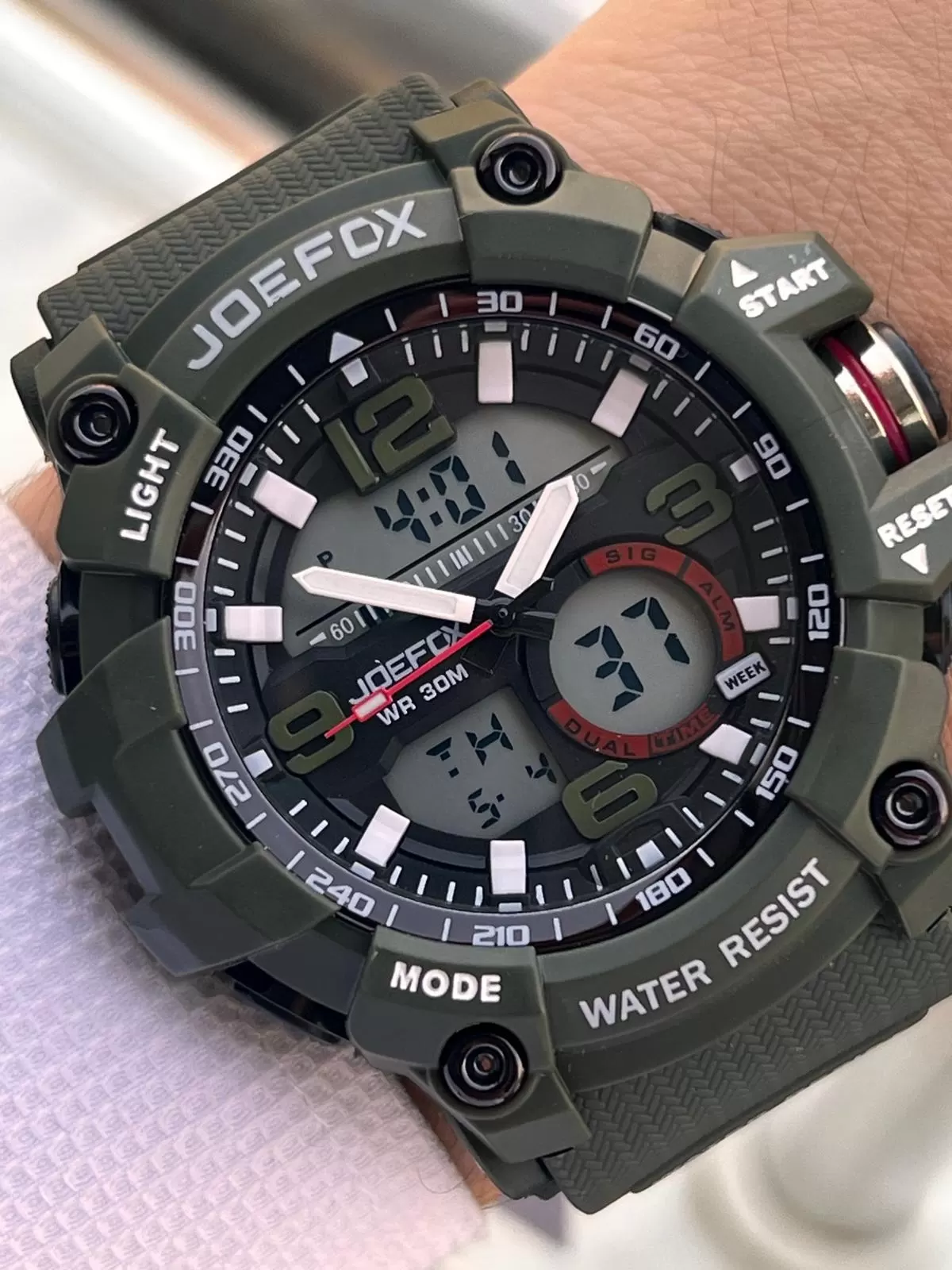 Joefox Digital Ve Analog 2 Yıl Garantili Kronmetre+Takvim+Alarm+Aydınlatma Erkek Kol Saati JOE.BK01