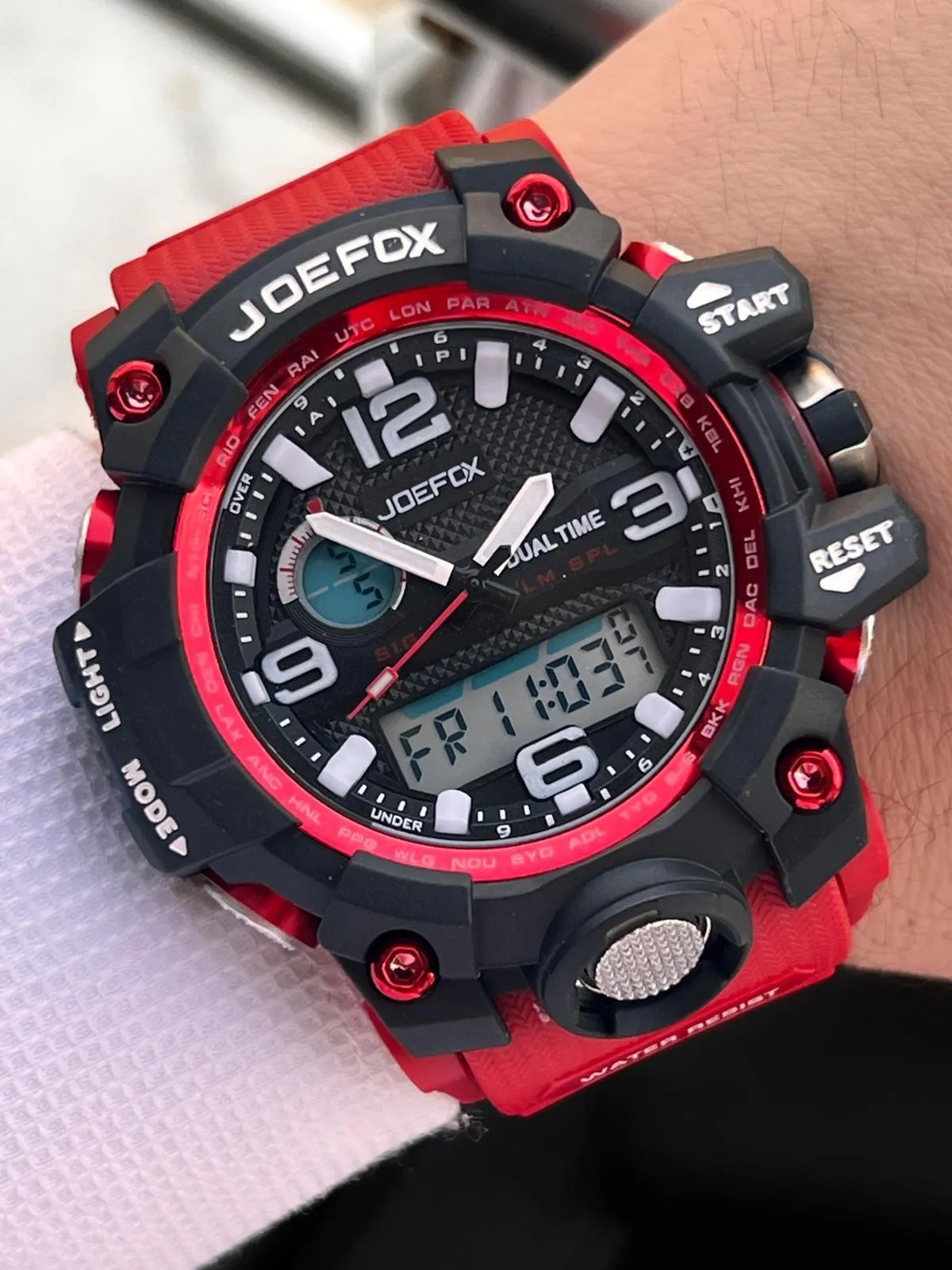 Joefox Digital Ve Analog 2 Yıl Garantili Kronmetre+Takvim+Alarm+Aydınlatma Erkek Kol Saati JOE.BK18