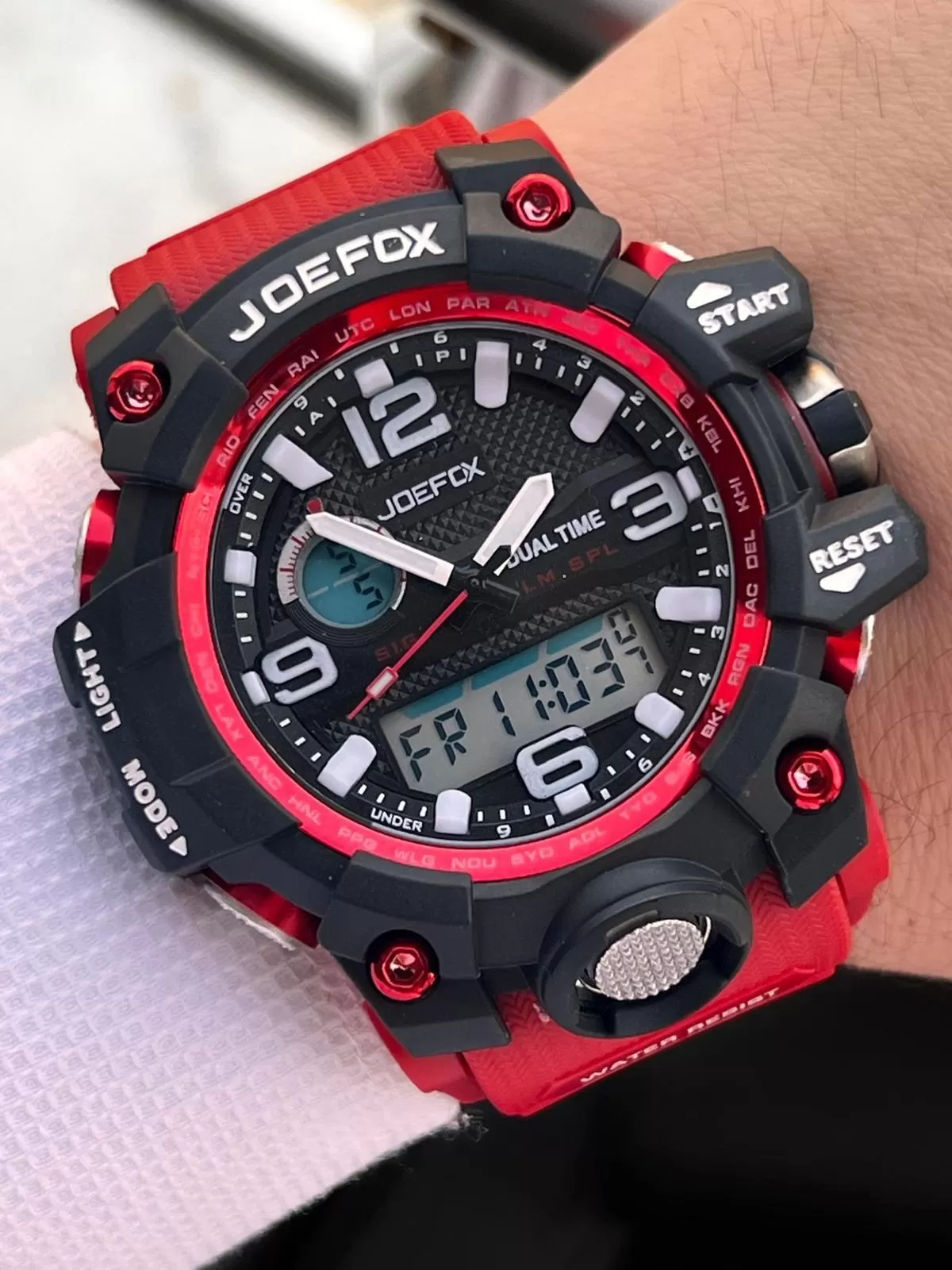 Joefox Digital Ve Analog Çiftlere Özel 2 Yıl Garantili 3 Atm Suya Dayanıklı Çift Kol Saati JE.CFT.05