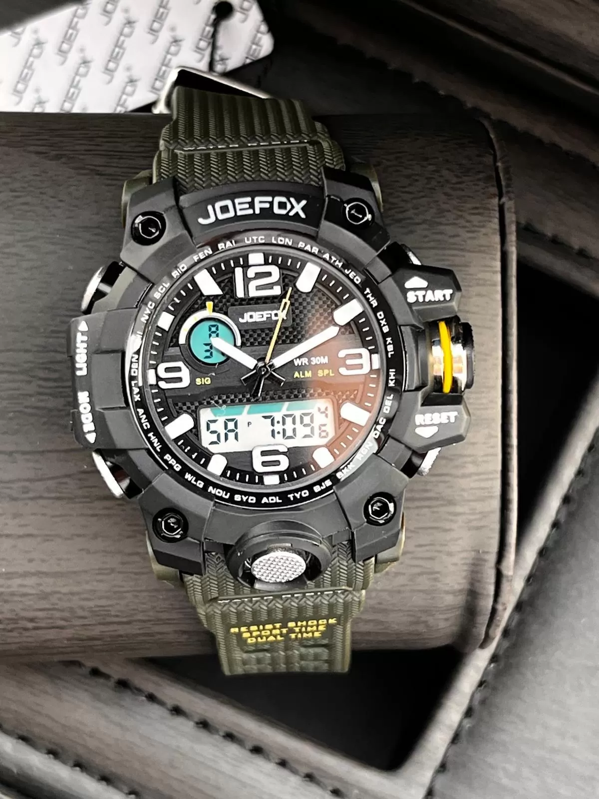 Joefox Digital Ve Analog Çiftlere Özel 2 Yıl Garantili 3 Atm Suya Dayanıklı Çift Kol Saati JE.CFT.02