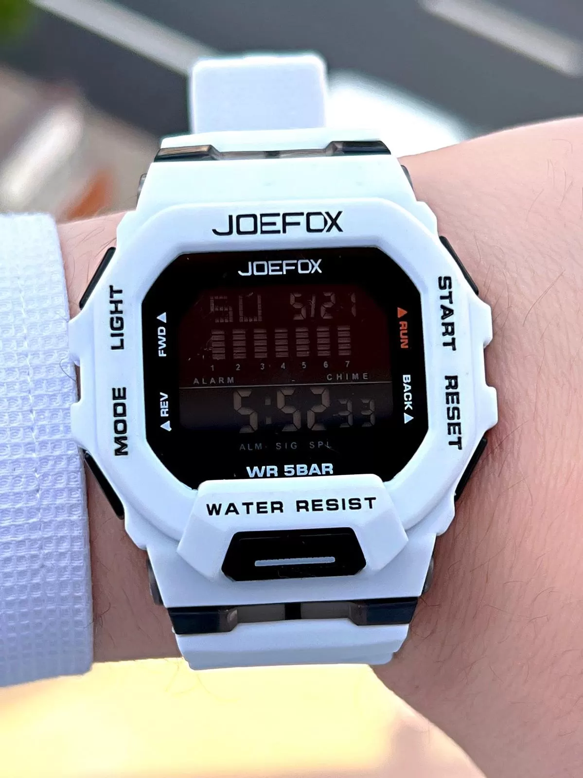 Joefox G-SHOCK Kasa Beyaz/Siyah Digital 5 Atm Suya Dayanıklı 2 Yıl Garantili Spor Kol Saati J-GS012