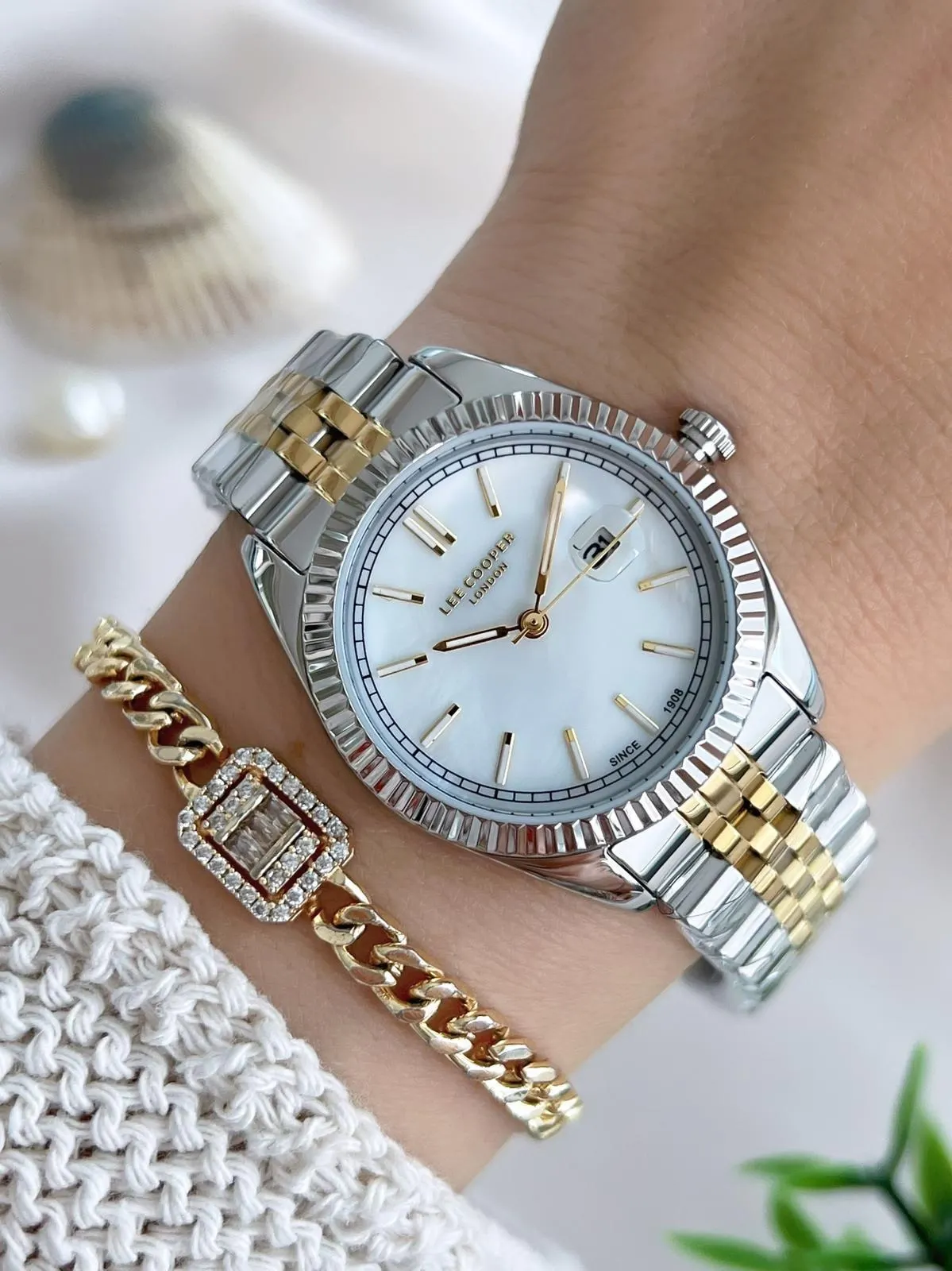 Lee Cooper Çelik Kordonlu 3 Atm Suya Dayanıklı Kadın Kol Saati VS.BLKT.0639