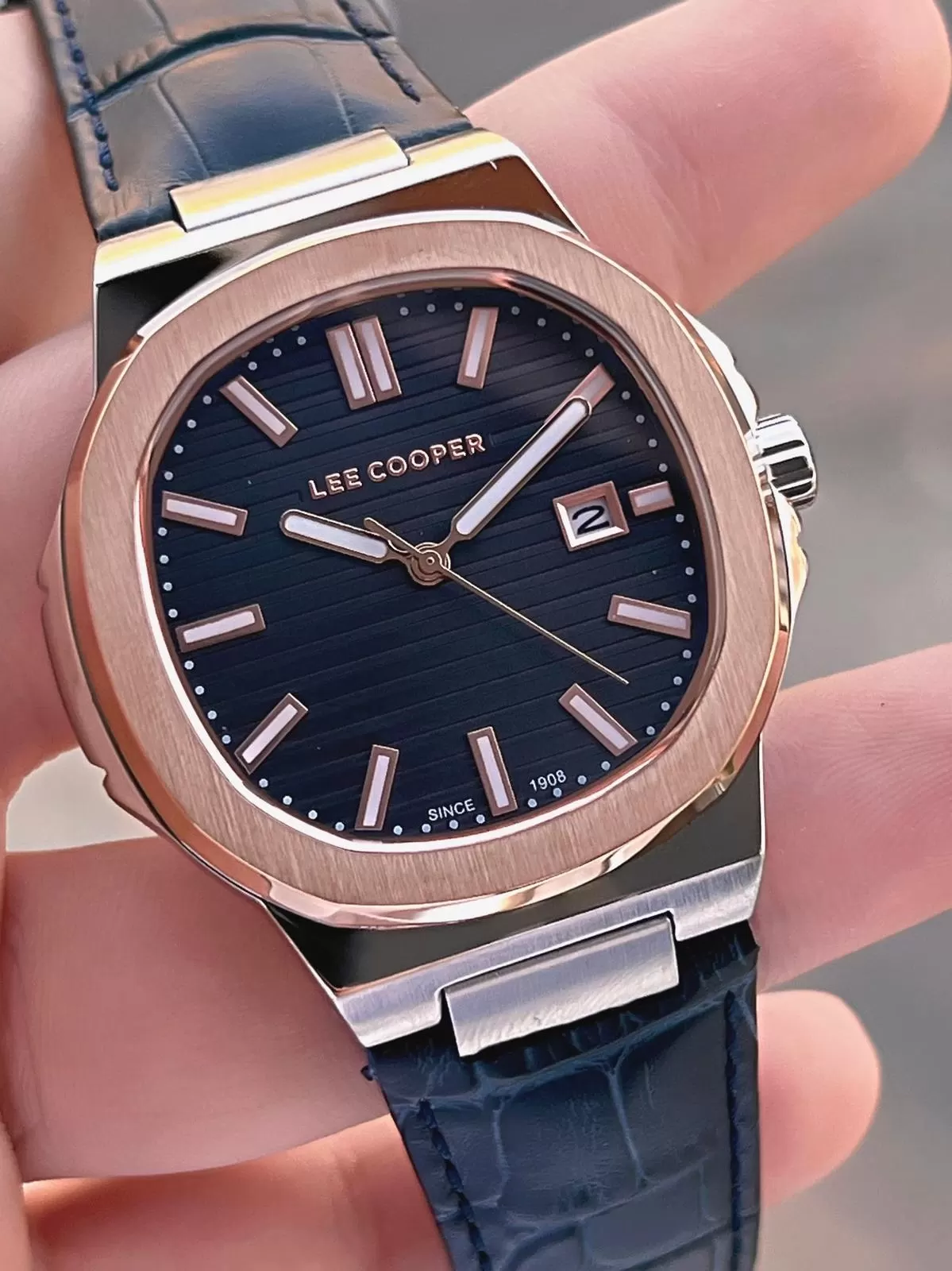 Lee Cooper Deri Kordon Takvimli Kadran 5 Atm Suya Dayanıklı 2 Yıl Garantili Erkek Kol Saati ELC.599