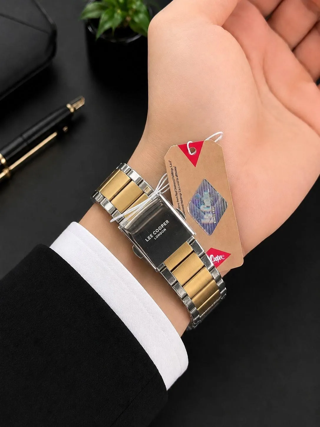 Lee Cooper Erkek Kol Saati 50 Mt Suya Dayanıklı Çelik Kordon VS.BLKT.1091