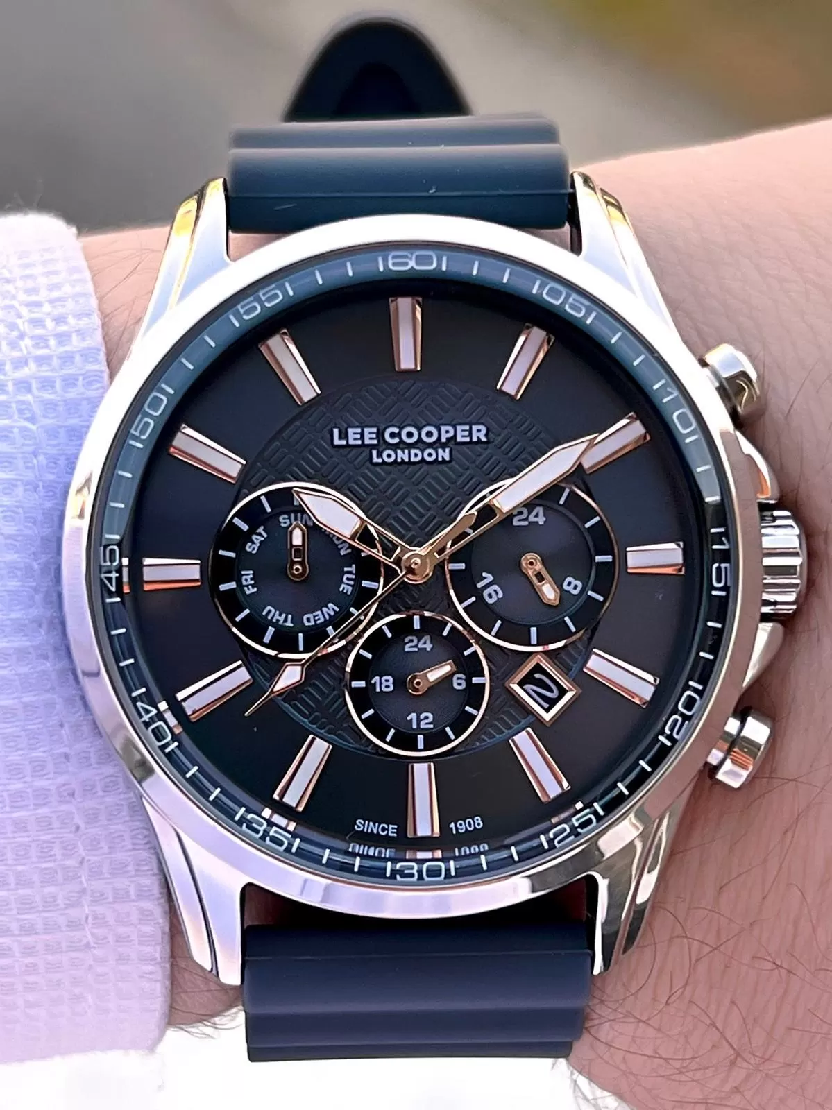 Lee Cooper Silikon Kordon İç Fonksiyonları Aktif 5 Atm Suya Dayanıklı Erkek Kol Saati ELC.08170.366