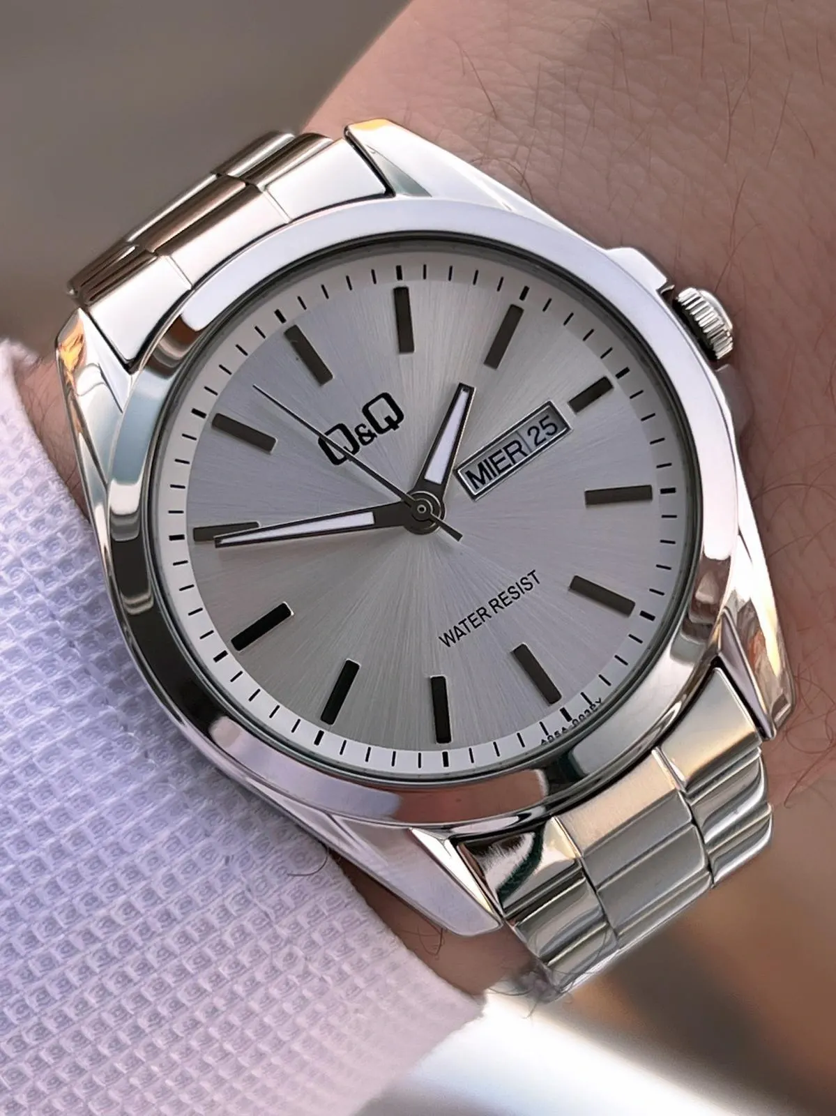 Q&Q Çelik Kordon Takvimli Kadran 2 Yıl Garantili 3 Atm Suya Dayanıklı Erkek Kol Saati QQ.E2001.A1