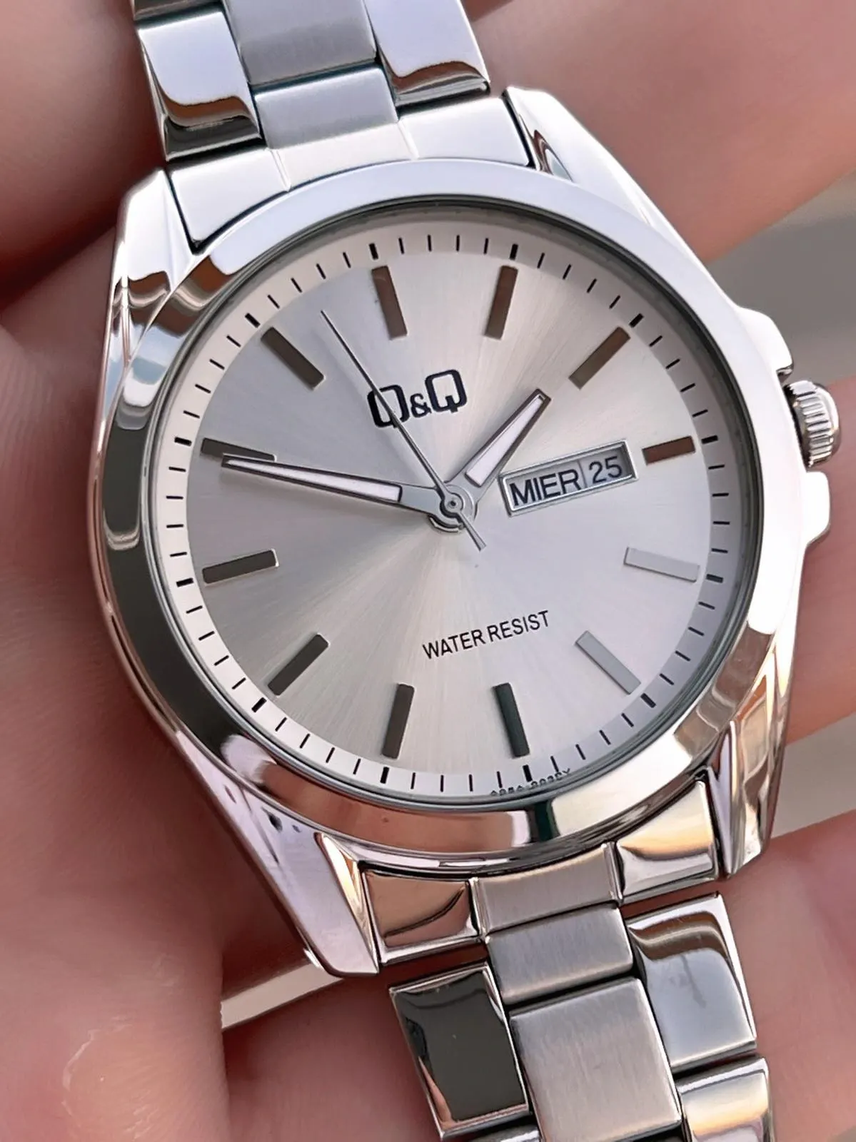 Q&Q Çelik Kordon Takvimli Kadran 2 Yıl Garantili 3 Atm Suya Dayanıklı Erkek Kol Saati QQ.E2001.A1