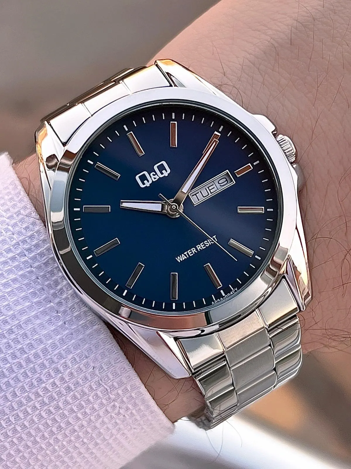 Q&Q Çelik Kordon Takvimli Kadran 2 Yıl Garantili 3 Atm Suya Dayanıklı Erkek Kol Saati QQ.E2001.A2