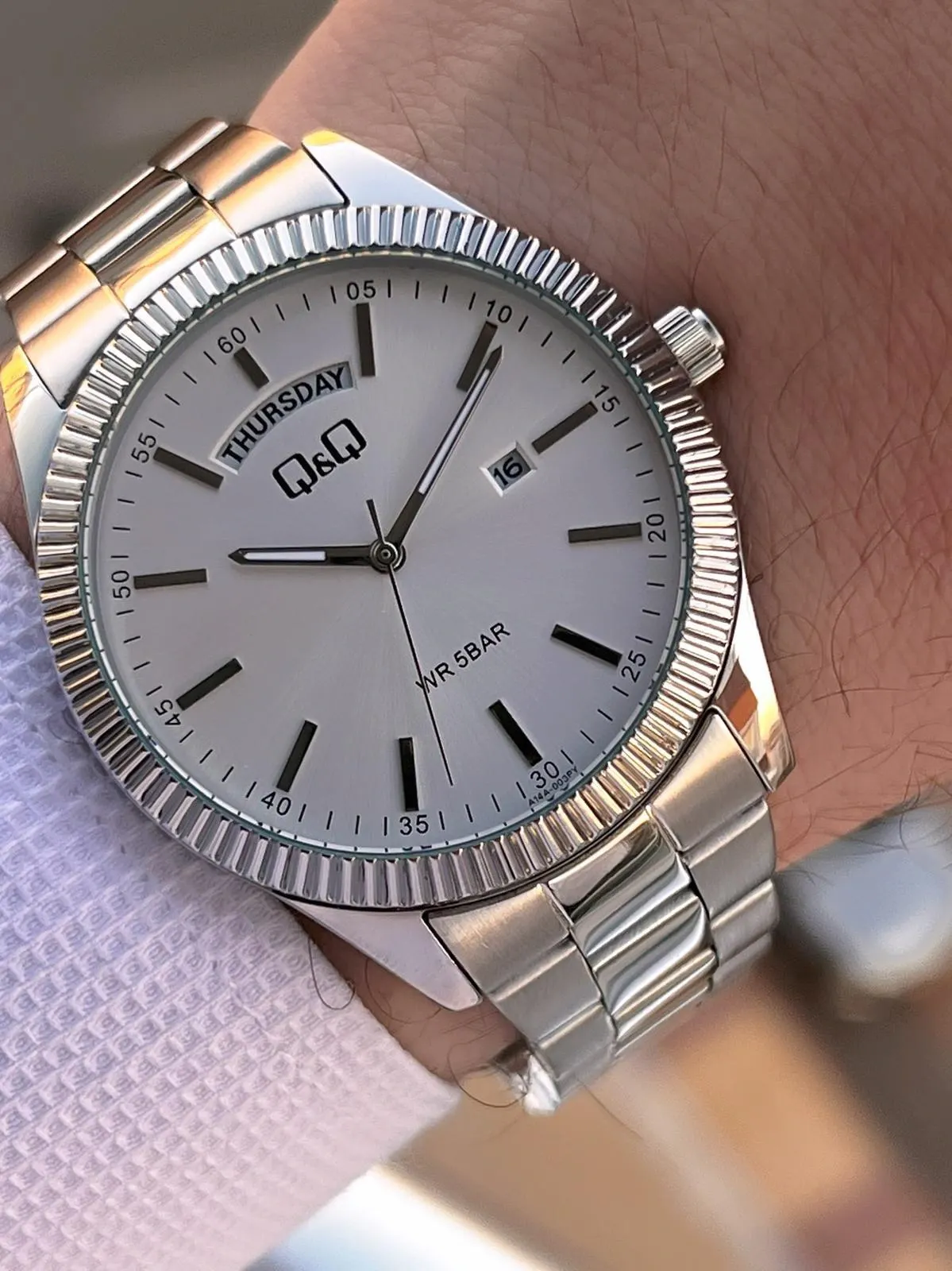 Q&Q Çelik Kordon Takvimli Kadran 2 Yıl Garantili 3 Atm Suya Dayanıklı Erkek Kol Saati QQ.E2005.A1