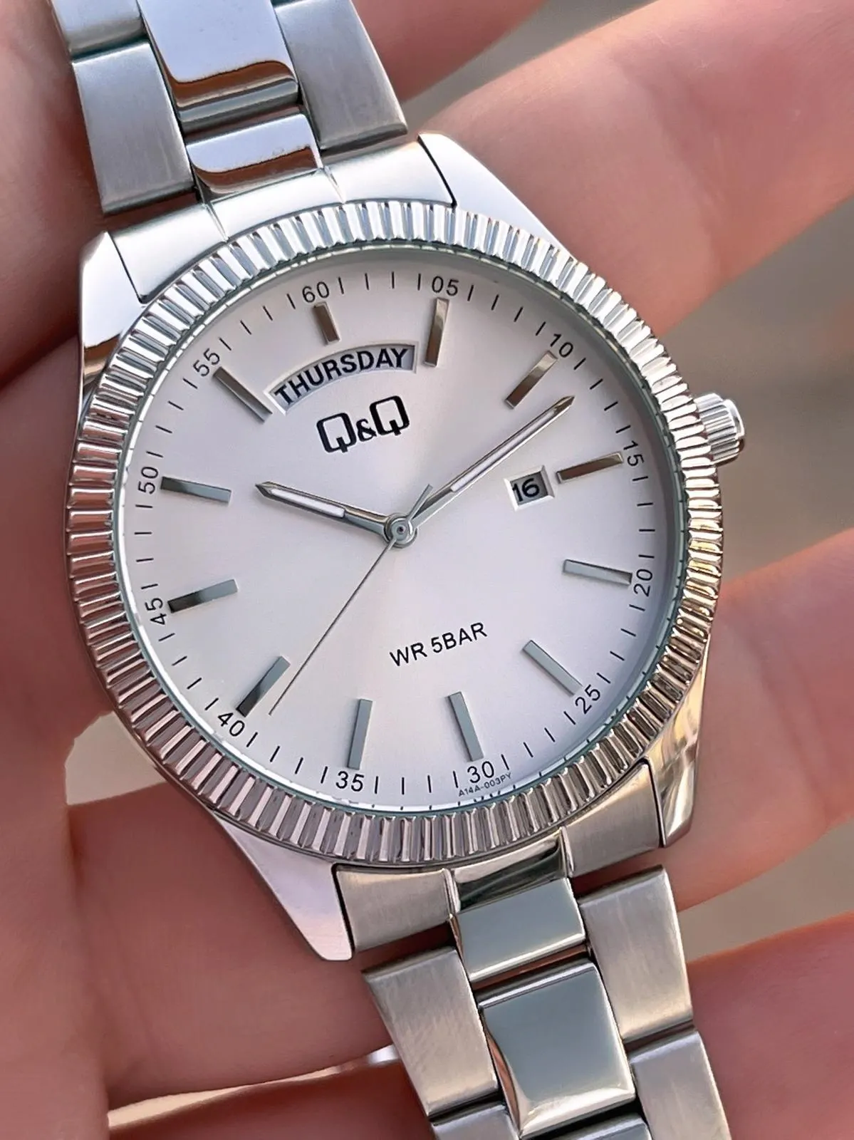 Q&Q Çelik Kordon Takvimli Kadran 2 Yıl Garantili 3 Atm Suya Dayanıklı Erkek Kol Saati QQ.E2005.A1