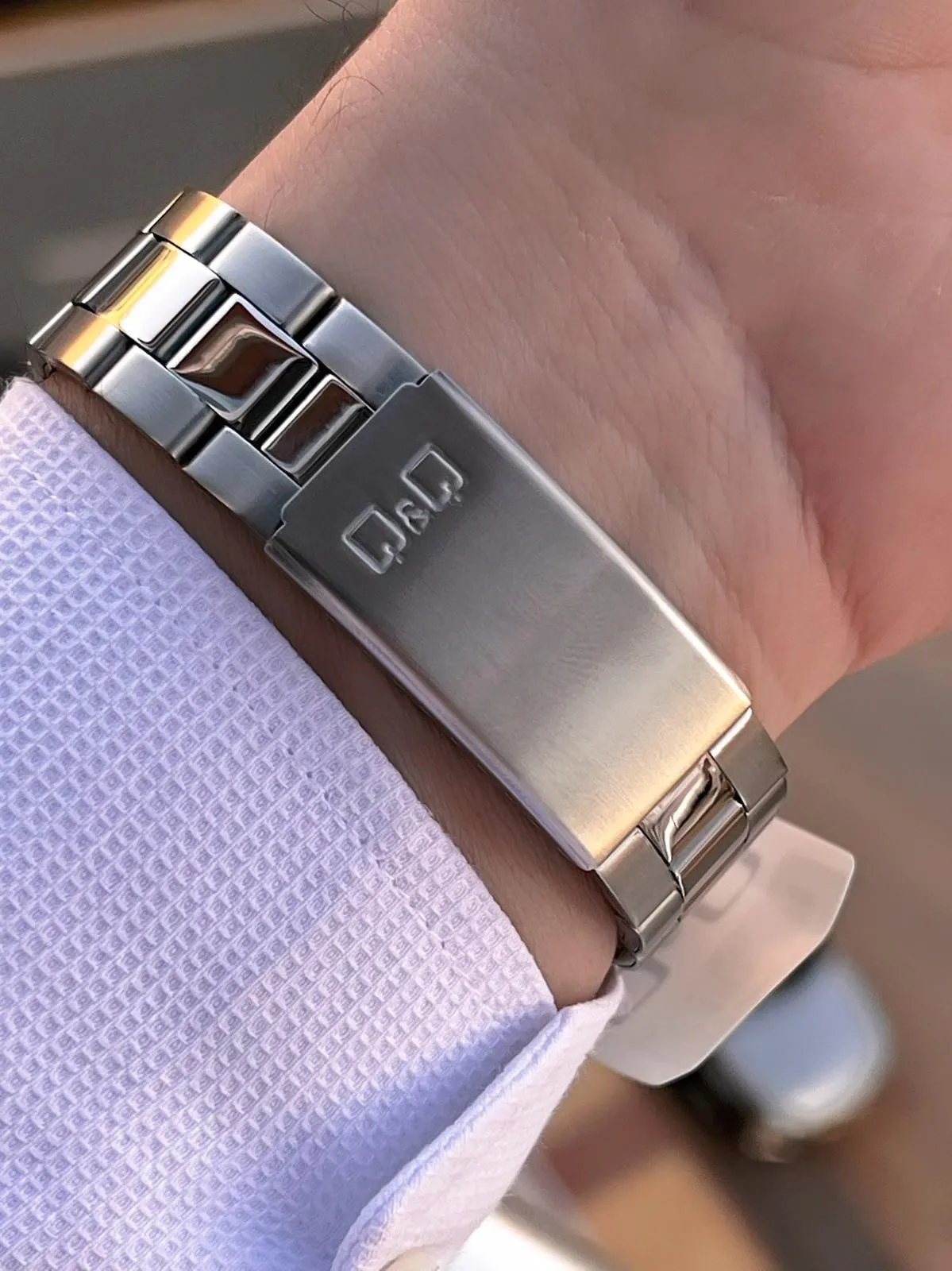 Q&Q Çelik Kordon Takvimli Kadran 2 Yıl Garantili 3 Atm Suya Dayanıklı Erkek Kol Saati QQ.E2005.A1