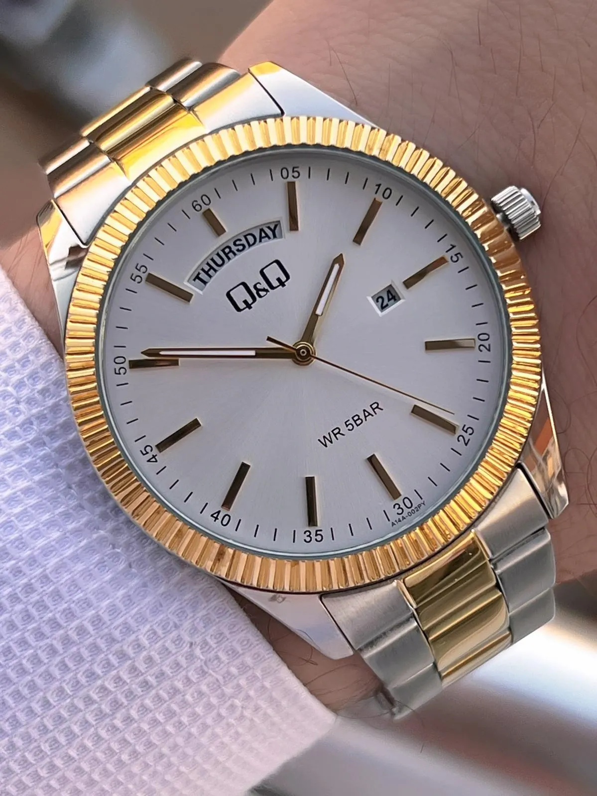 Q&Q Çelik Kordon Takvimli Kadran 2 Yıl Garantili 3 Atm Suya Dayanıklı Erkek Kol Saati QQ.E2005.A2