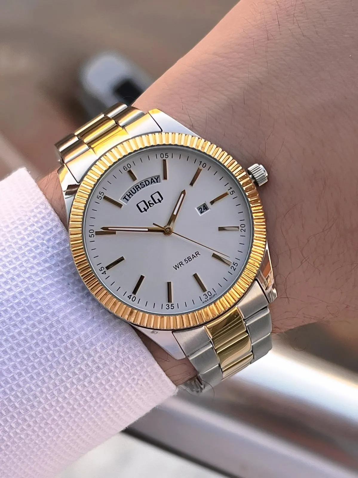 Q&Q Çelik Kordon Takvimli Kadran 2 Yıl Garantili 3 Atm Suya Dayanıklı Erkek Kol Saati QQ.E2005.A2