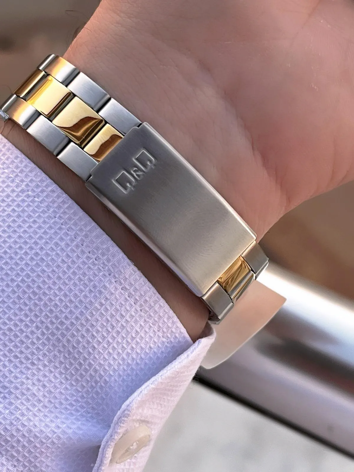 Q&Q Çelik Kordon Takvimli Kadran 2 Yıl Garantili 3 Atm Suya Dayanıklı Erkek Kol Saati QQ.E2005.A2