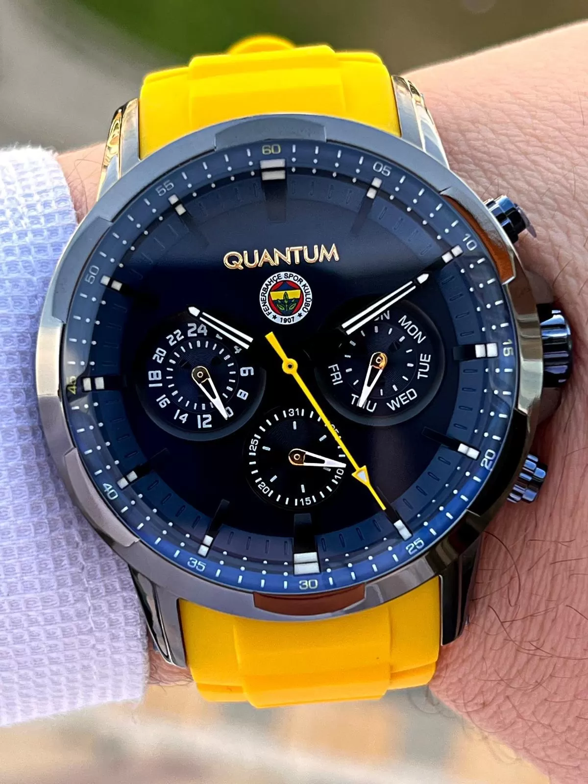 Quantum Fenerbahçe Lisanslı İç Fonksiyonları Aktif 10 Atm Silikon Kordon Taraftar Kol Saat 1907.094