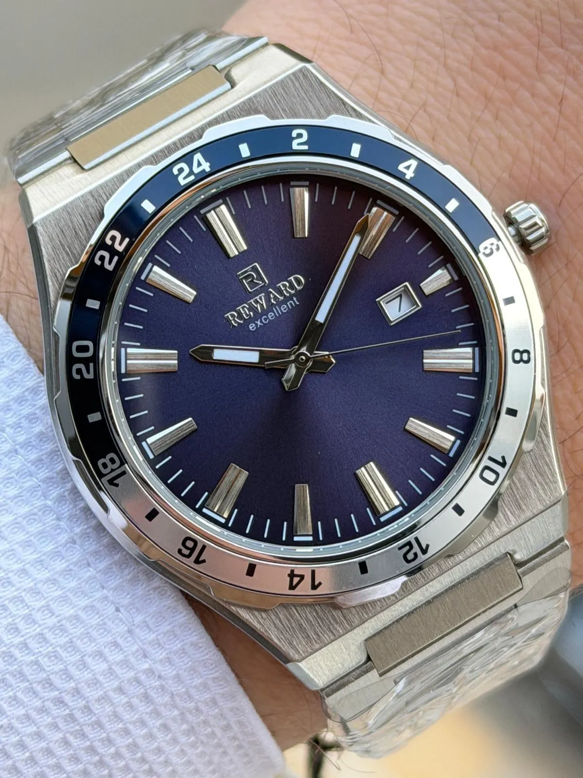 Reward Çelik Kordon 5 Atm Suya Dayanıklı Takvimli Kadran 2 Yıl Garantili Erkek Kol Saati FT.GL.M01.2