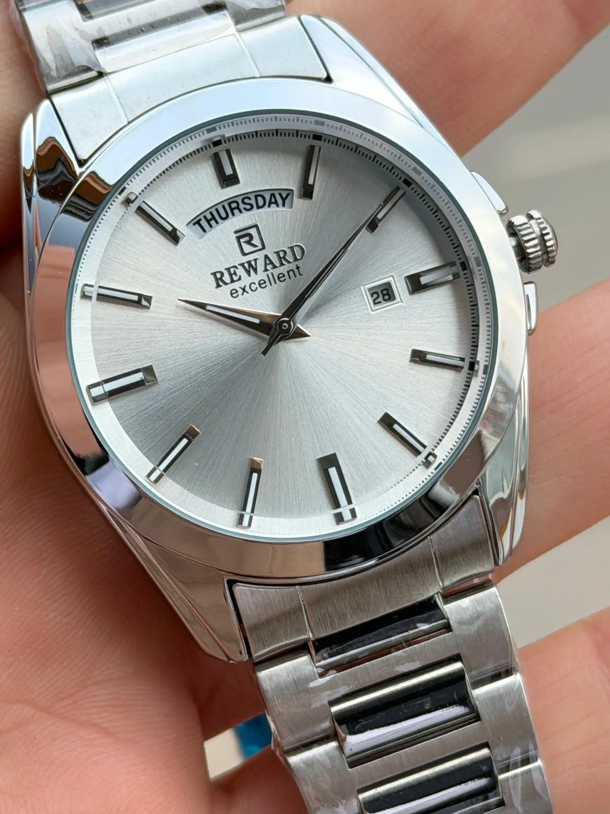 Reward Çelik Kordon 5 Atm Suya Dayanıklı Takvimli Kadran 2 Yıl Garantili Erkek Kol Saati FT.GL.M02.1