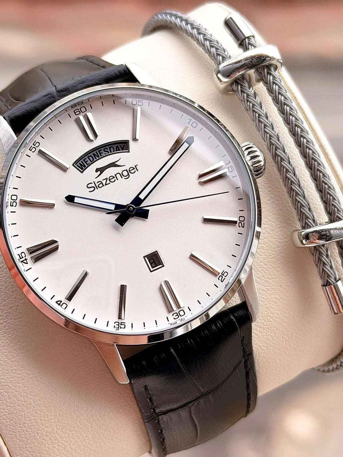 Slazenger Deri Kordon Takvimli Kadran 10 Atm Suya Dayanıklı 2 Yıl Garantili Erkek Kol Saati N2562.02