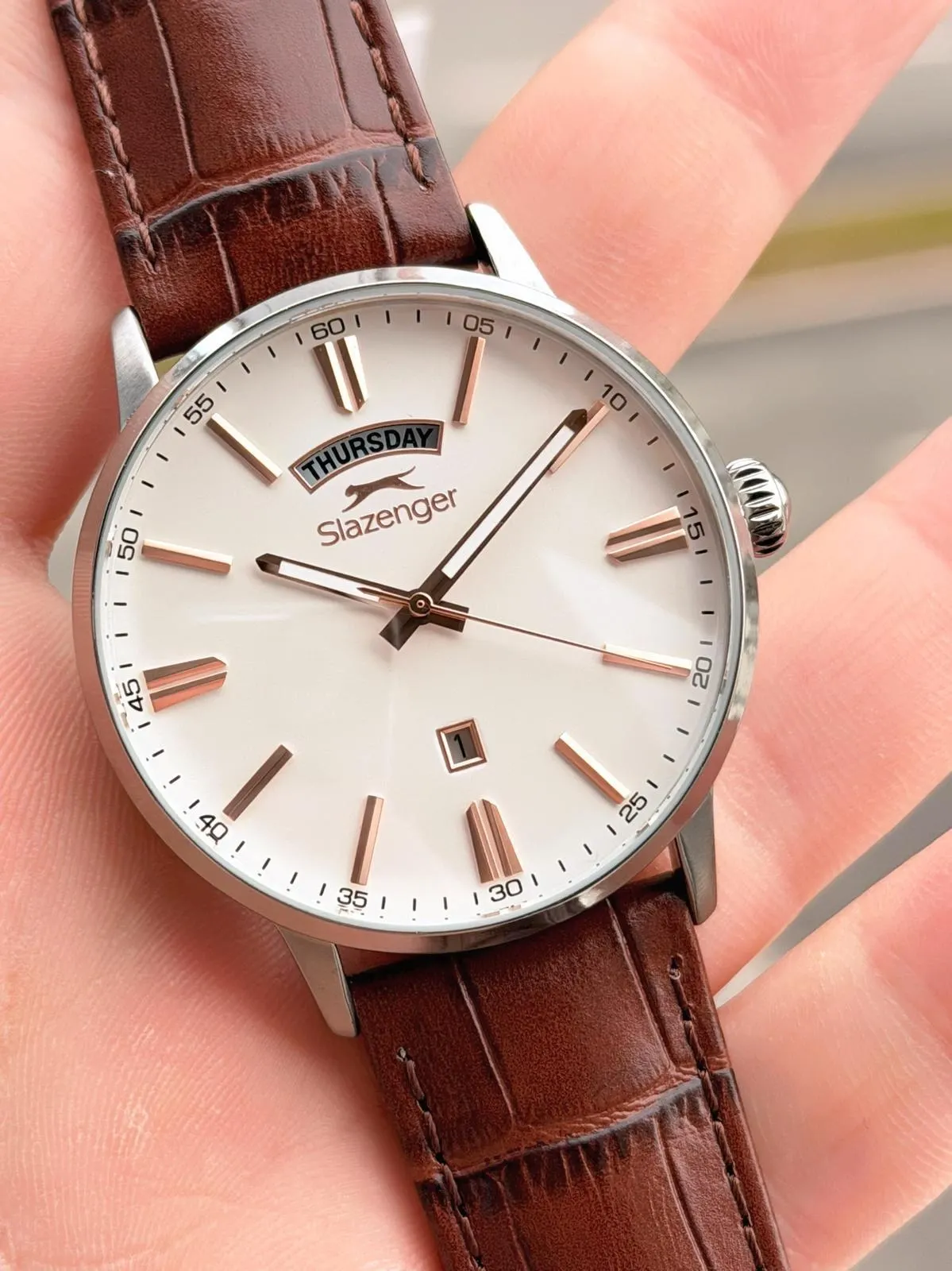 Slazenger Deri Kordon Takvimli Kadran 10 Atm Suya Dayanıklı 2 Yıl Garantili Erkek Kol Saati N2562.04