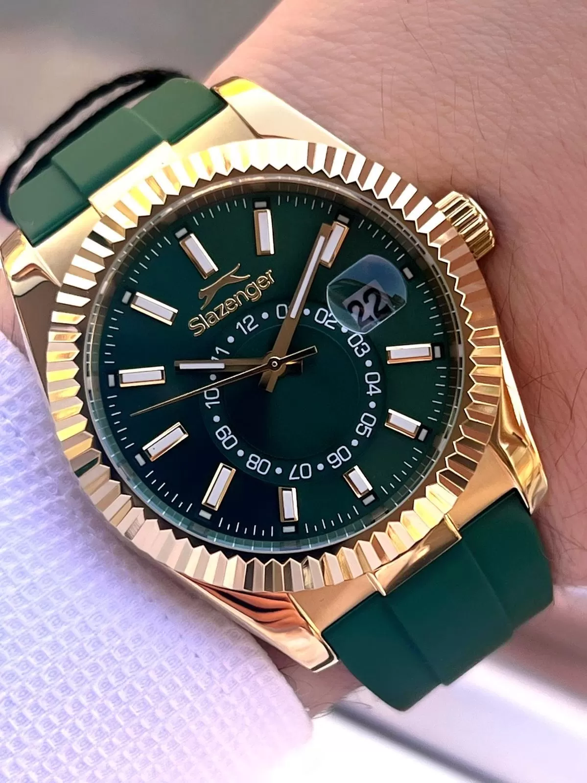 Slazenger Silikon Kordon İç Fonksiyonları Aktif 10 Atm Suya Dayanıklı Erkek Kol Saati ESL.09.2514.04