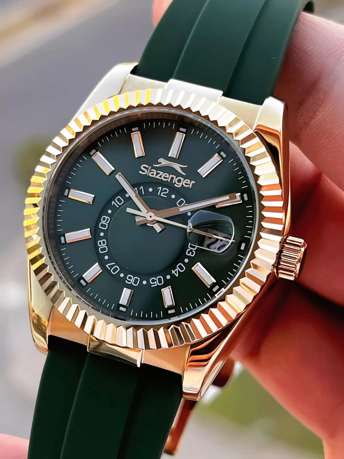 Slazenger Silikon Kordon İç Fonksiyonları Aktif 10 Atm Suya Dayanıklı Erkek Kol Saati ESL.09.2514.04