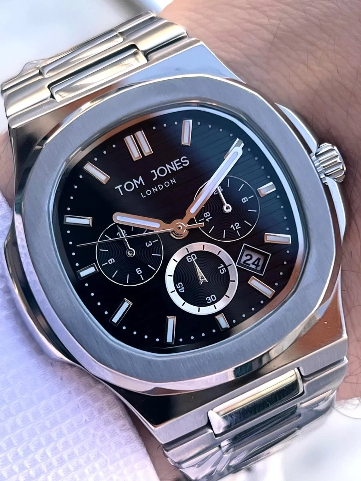 Tom Jones Çelik Kordon 3 Atm Suya Dayanıklı 2 Yıl Garantili Erkek Kol Saati+Bileklik TJE1.10044.2
