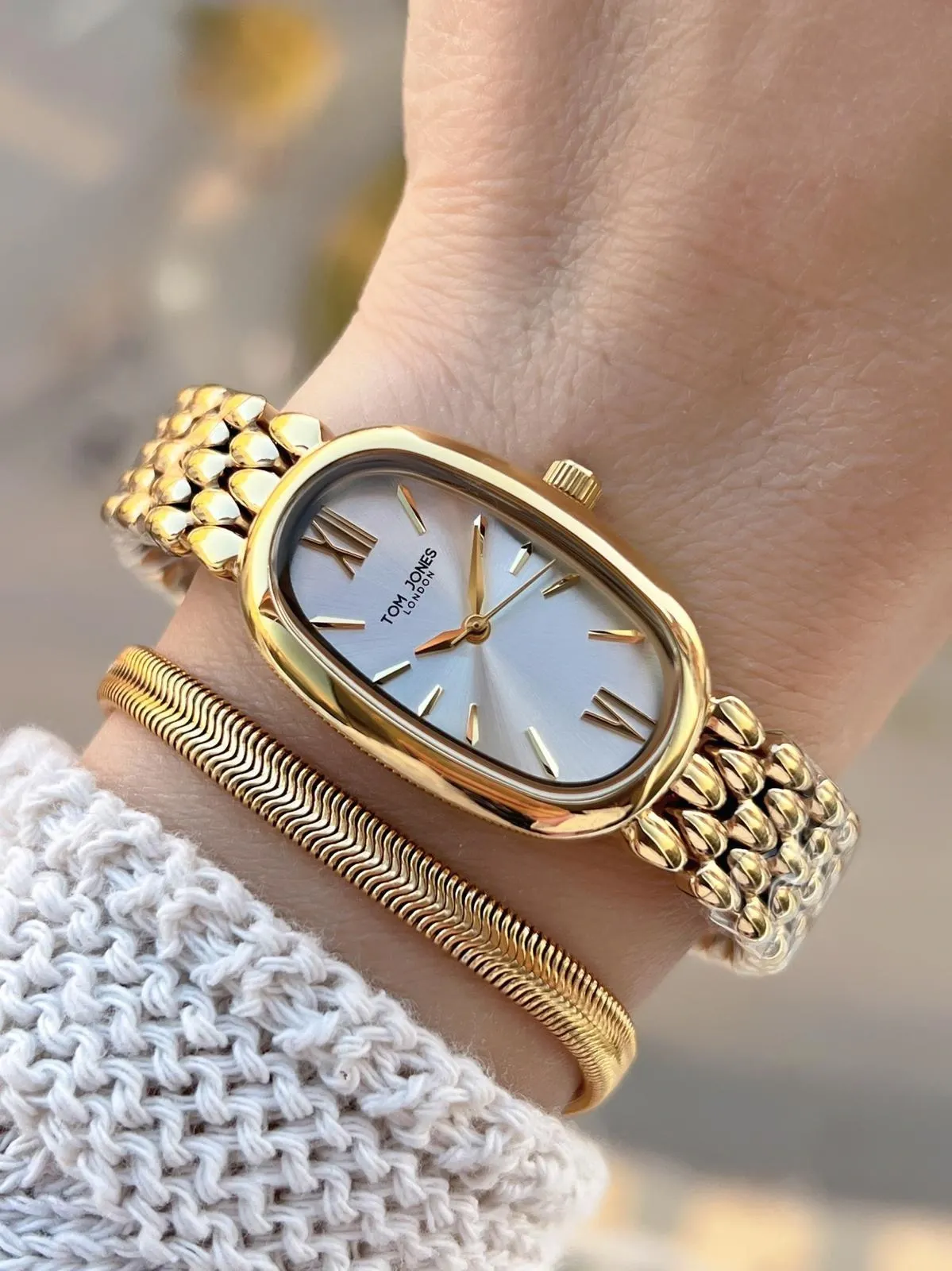 Tom Jones Çelik Kordon Kararma Renk Atma Yapmaz 3 Atm Suya Dayanıklı Kadın Kol Saati BTJ.YN10035.2