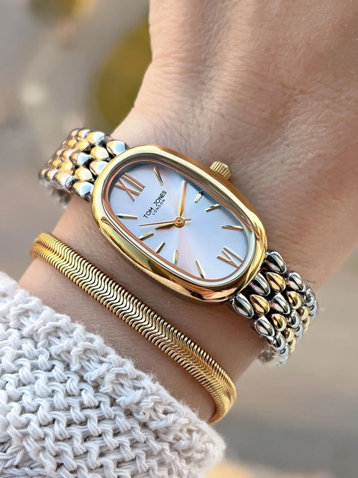 Tom Jones Çelik Kordon Kararma Renk Atma Yapmaz 3 Atm Suya Dayanıklı Kadın Kol Saati BTJ.YN10035.4