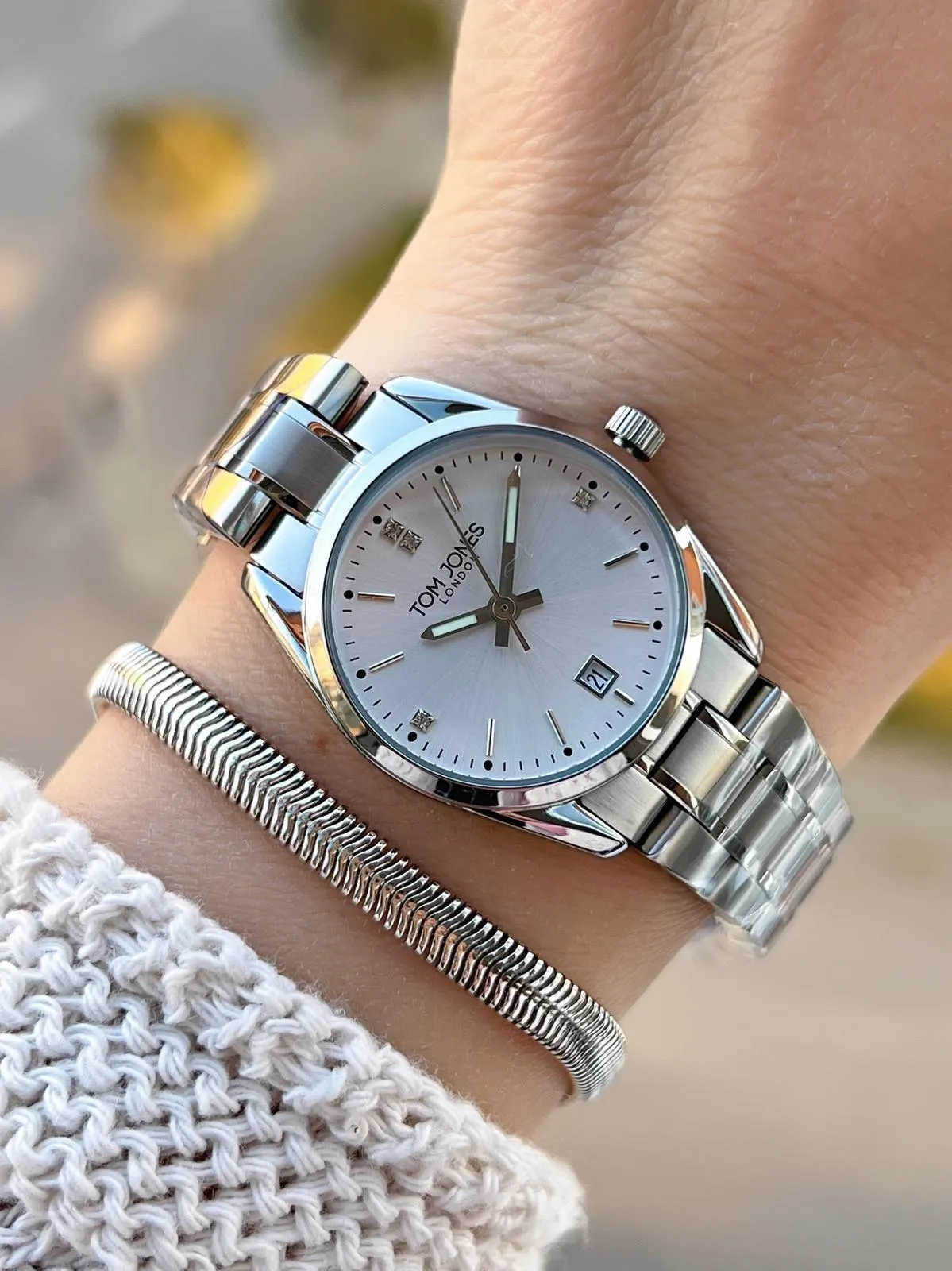 Tom Jones Çelik Kordon Kararma Renk Atma Yapmaz 3 Atm Suya Dayanıklı Kadın Kol Saati BTJ.YN10059.1