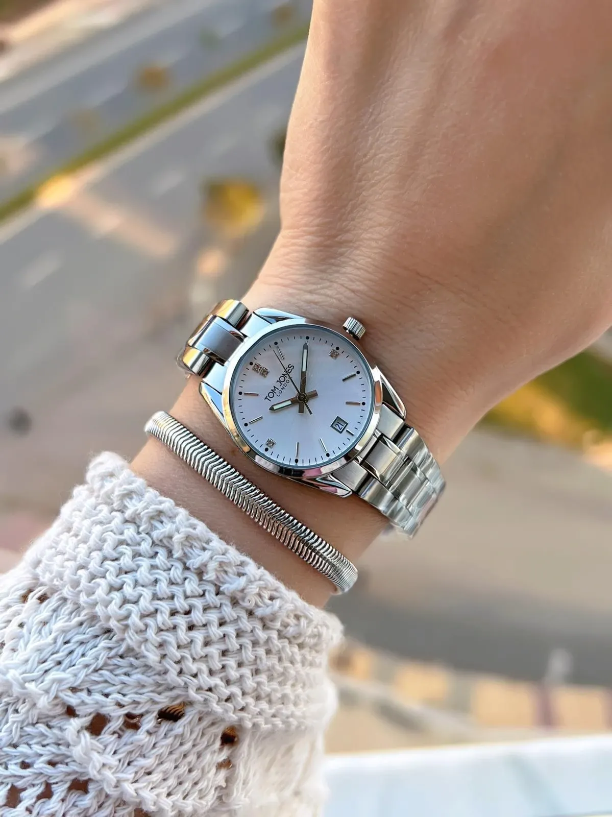 Tom Jones Çelik Kordon Kararma Renk Atma Yapmaz 3 Atm Suya Dayanıklı Kadın Kol Saati BTJ.YN10059.1