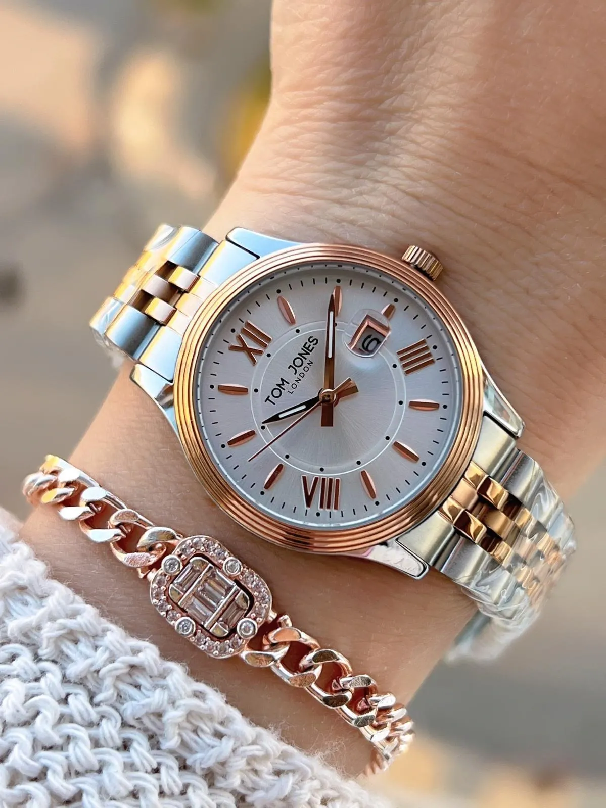 Tom Jones Çelik Kordon Kararma Renk Atma Yapmaz 3 Atm Suya Dayanıklı Kadın Kol Saati BTJ.YN10105.3