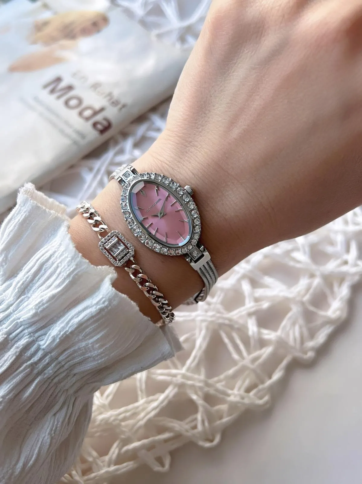 U.S.Polo Assn. Zincirli Özel Tasarım Çelik Kordon Kesme Kristal Camlı 3 Atm Kadın Kol Saati U02148.1