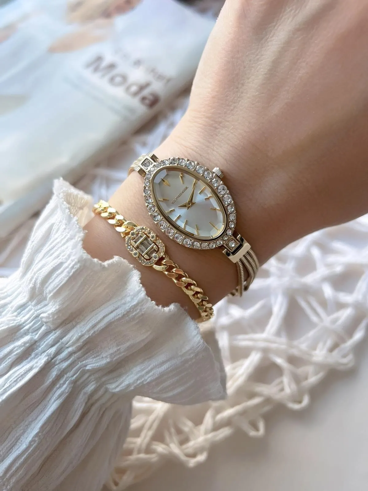 U.S.Polo Assn. Zincirli Özel Tasarım Çelik Kordon Kesme Kristal Camlı 3 Atm Kadın Kol Saati U02148.1